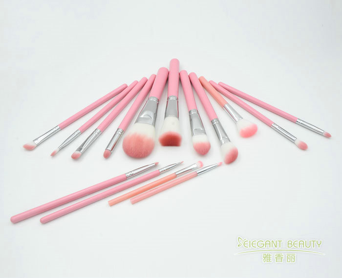 91免费版网址的獨特魅力：為何它比手指更適合上妝？